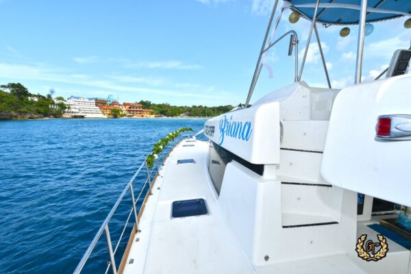 The catamaran left side